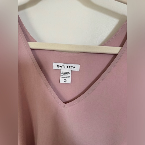 Athleta Swing Forward Pleated Tank Size XL NWT - Picture 2 of 4